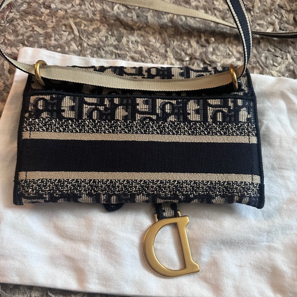 Authentic CHRISTIAN DIOR
2020 Oblique Slim Saddle Belt Pouch - Picture 5 of 16